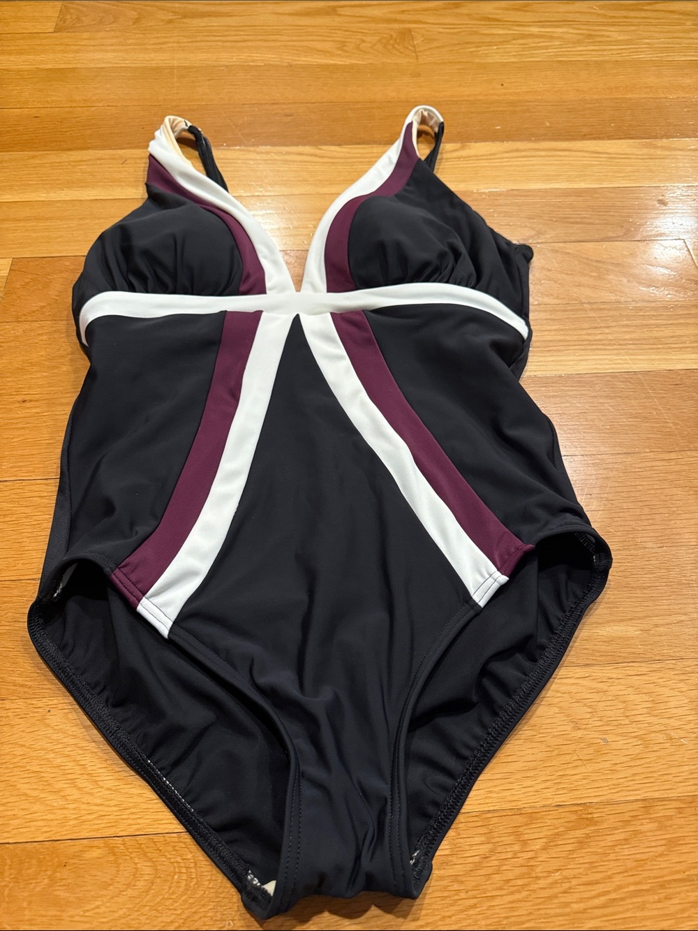 Miraclesuit spectra color block trilogy v-neck one piece swimsuit size 14.